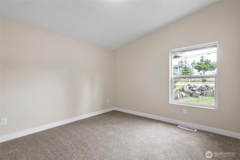 1320 N Oak Harbor Street Oak Harbor WA 98277