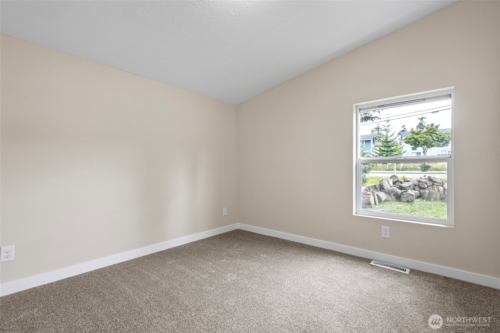 1320 N Oak Harbor Street Oak Harbor WA 98277