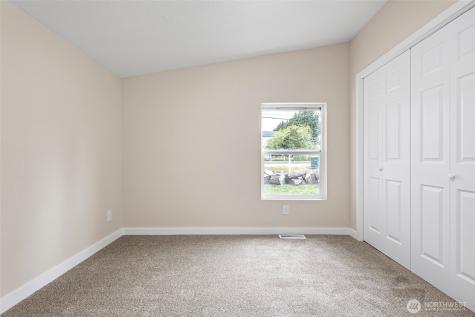 1320 N Oak Harbor Street Oak Harbor WA 98277