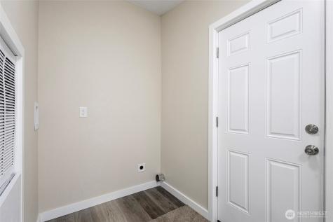 1320 N Oak Harbor Street Oak Harbor WA 98277