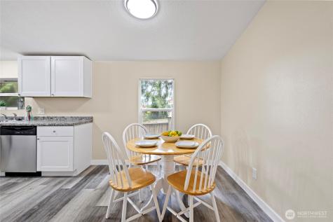1320 N Oak Harbor Street Oak Harbor WA 98277