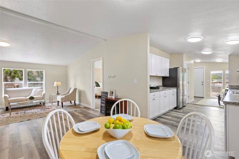 1320 N Oak Harbor Street Oak Harbor WA 98277