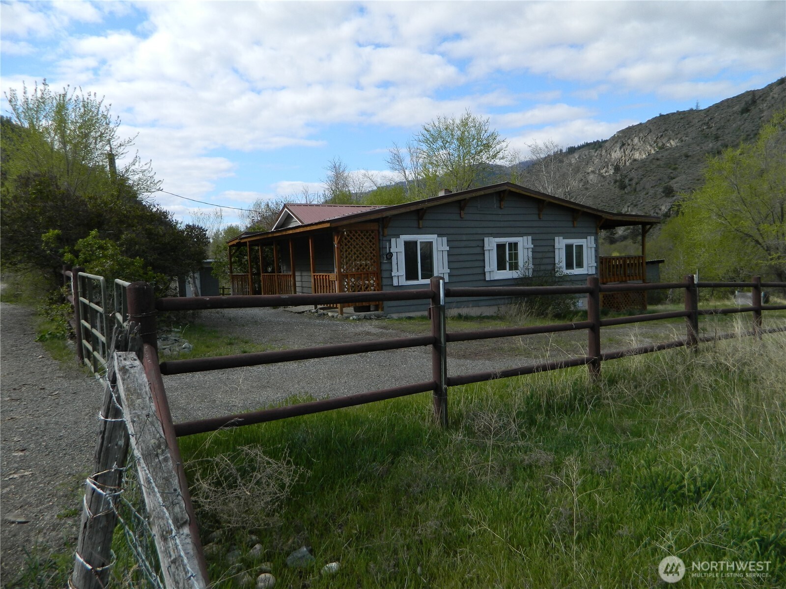 2127 Sinlahekin Road Loomis WA 98827