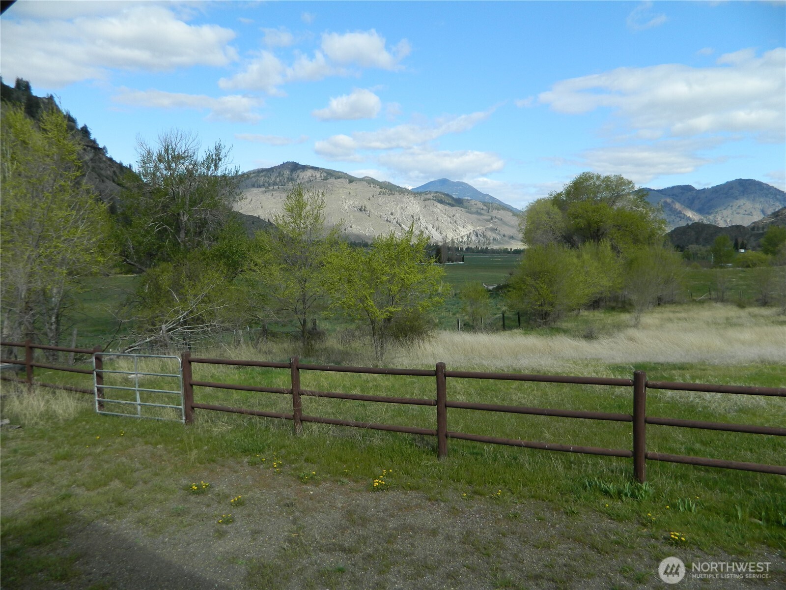 2127 Sinlahekin Road Loomis WA 98827