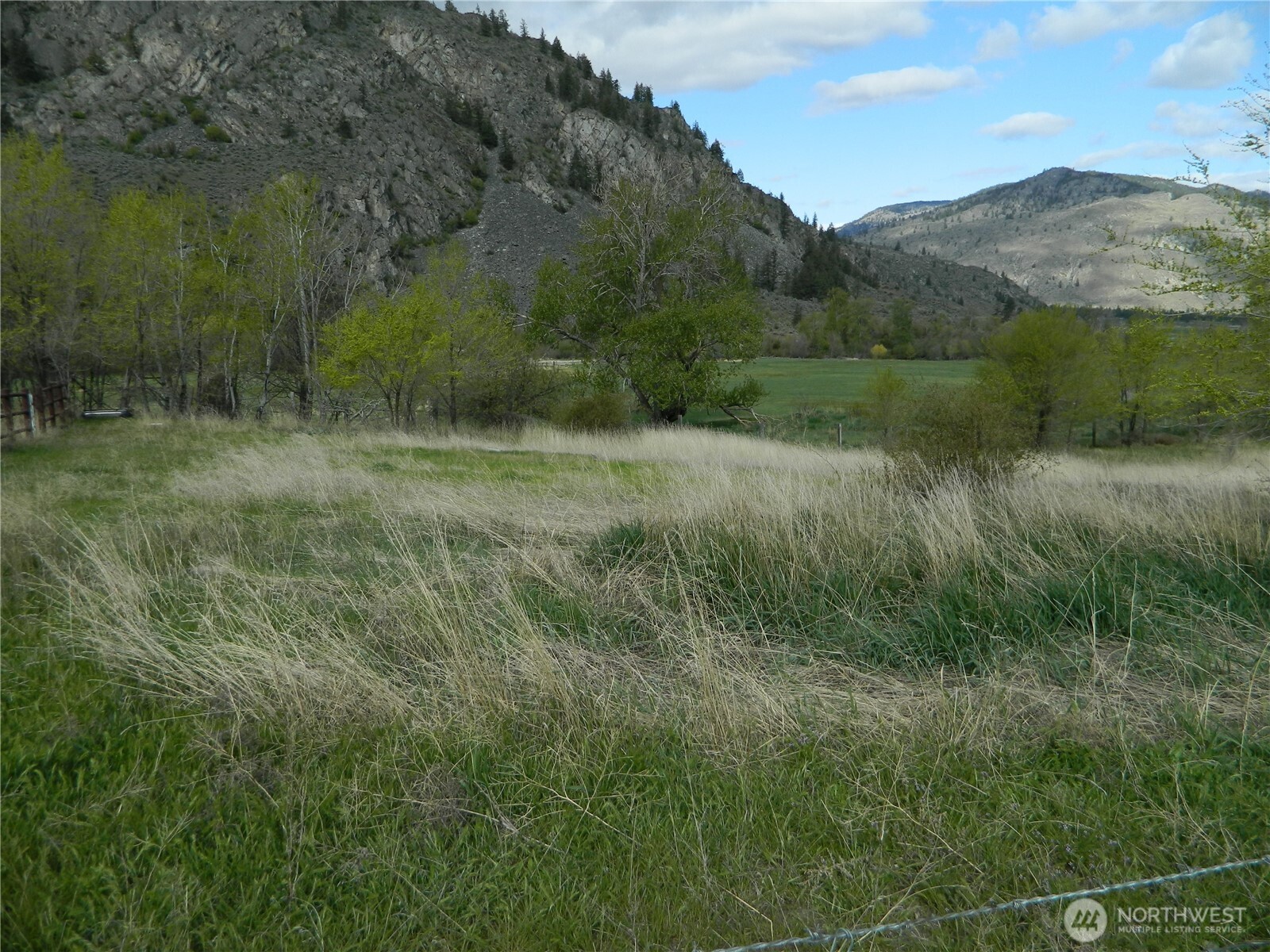 2127 Sinlahekin Road Loomis WA 98827