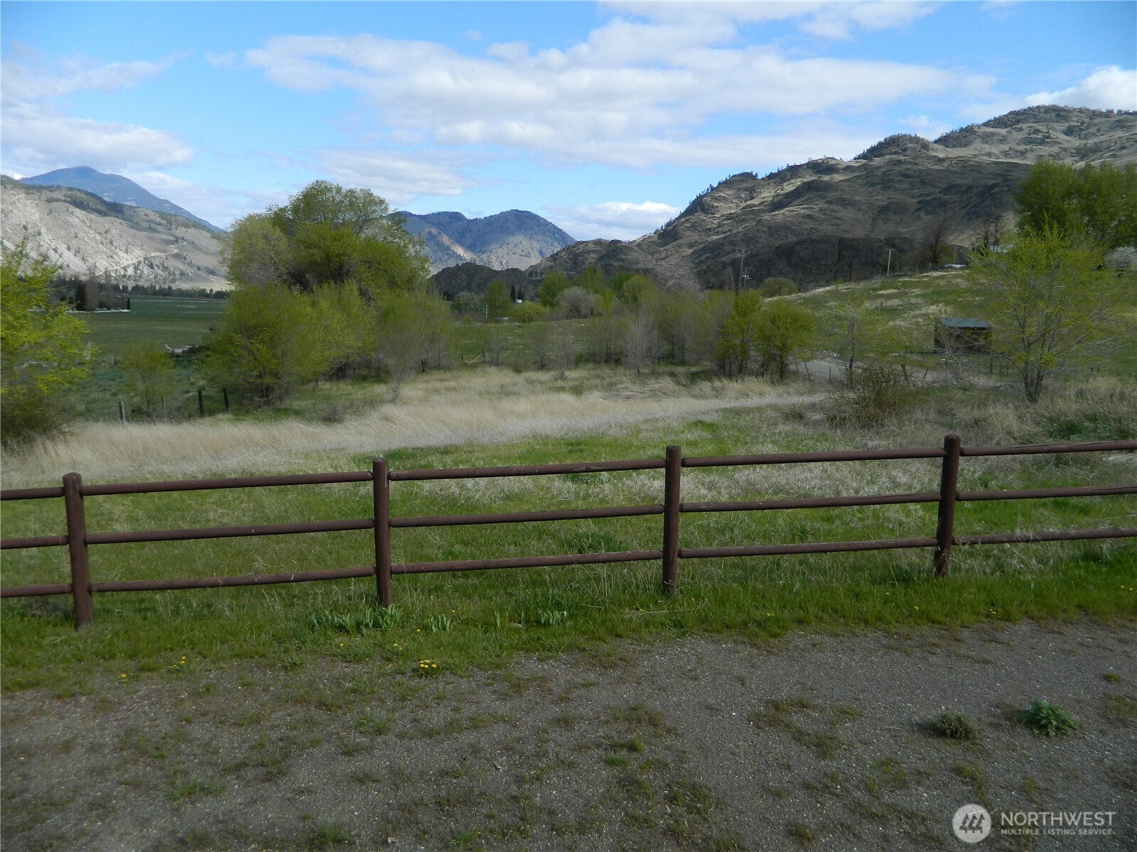 2127 Sinlahekin Road Loomis WA 98827