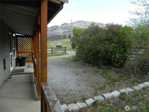 2127 Sinlahekin Road Loomis WA 98827