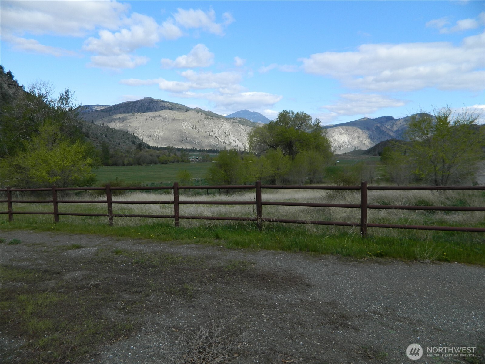 2127 Sinlahekin Road Loomis WA 98827