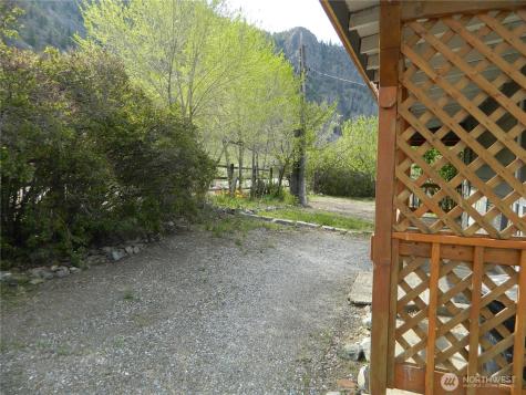 2127 Sinlahekin Road Loomis WA 98827