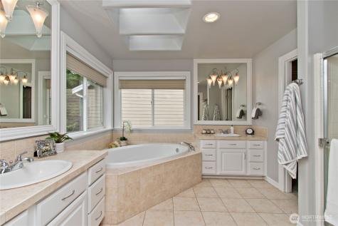 24907 SE 21st Place Sammamish WA 98075