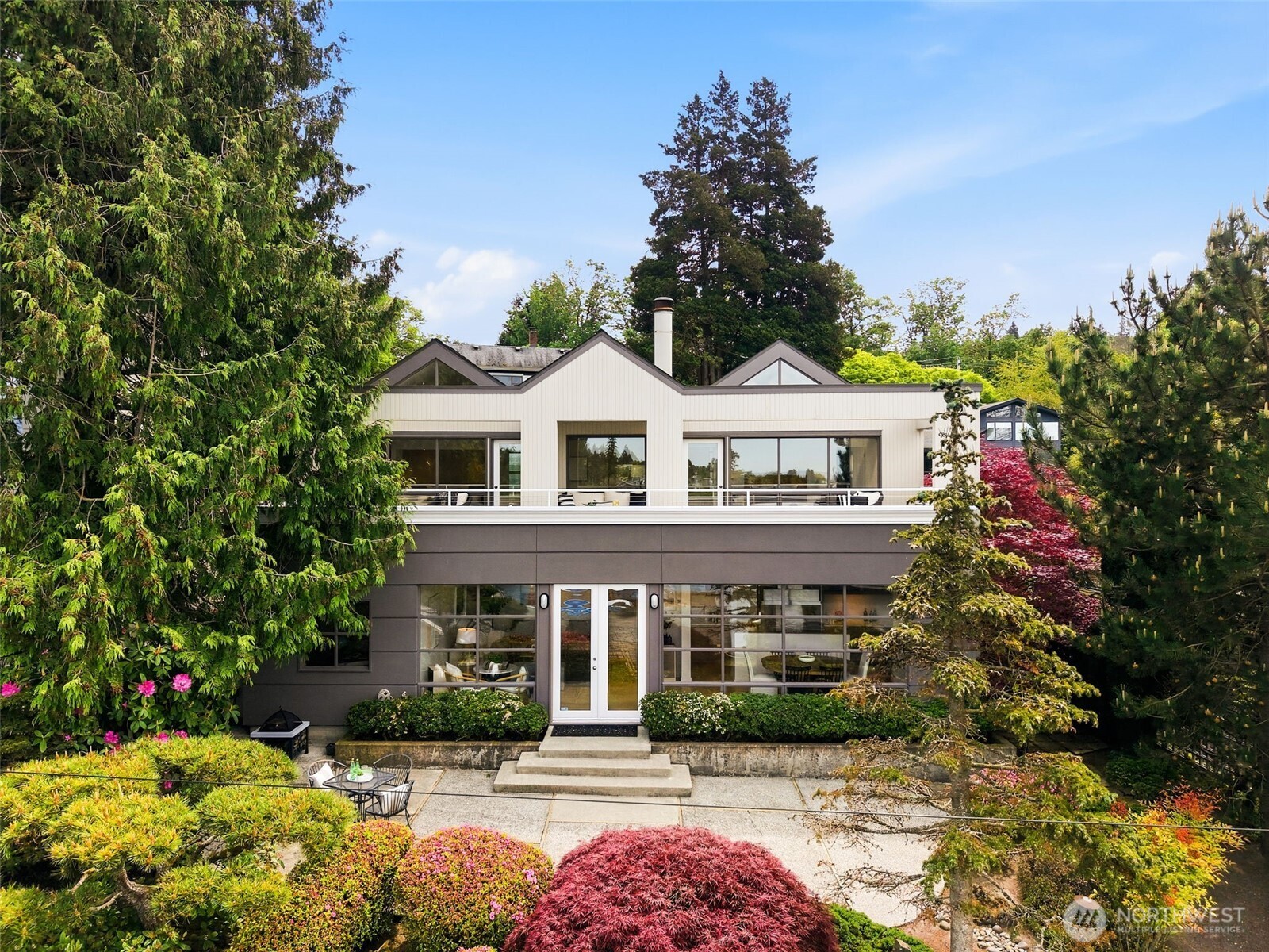 3607 W W Commodore Way Seattle WA 98199