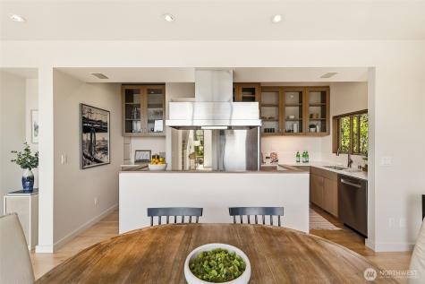 3607 W W Commodore Way Seattle WA 98199