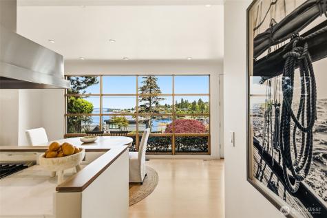 3607 W W Commodore Way Seattle WA 98199