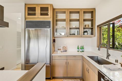 3607 W W Commodore Way Seattle WA 98199