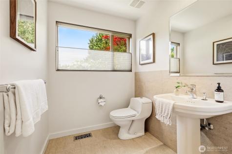 3607 W W Commodore Way Seattle WA 98199