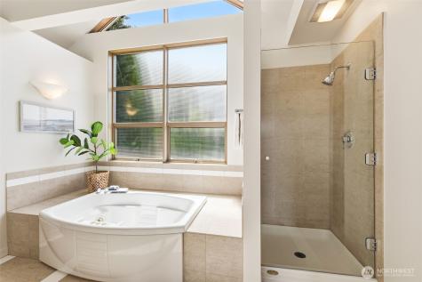 3607 W W Commodore Way Seattle WA 98199