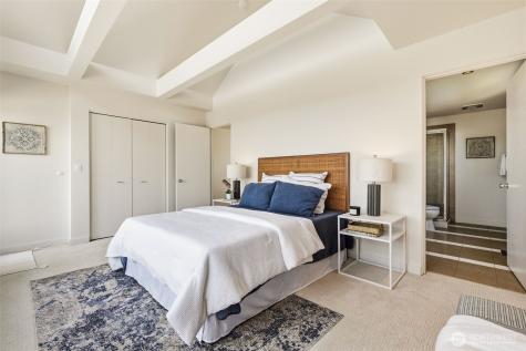 3607 W W Commodore Way Seattle WA 98199