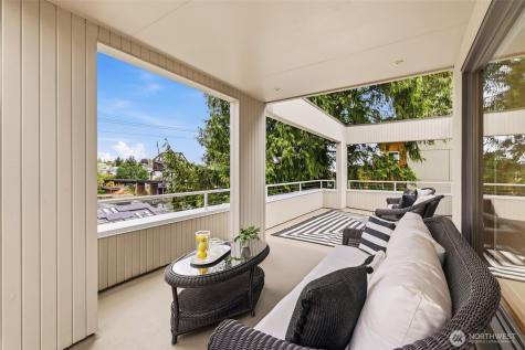 3607 W W Commodore Way Seattle WA 98199