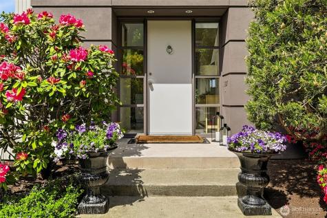3607 W W Commodore Way Seattle WA 98199