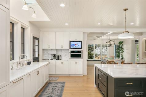 5721 65th Avenue NE Seattle WA 98105