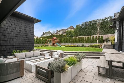 5721 65th Avenue NE Seattle WA 98105