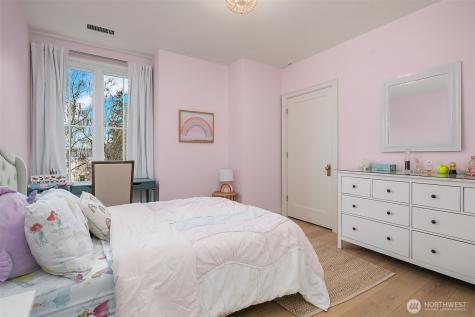 5721 65th Avenue NE Seattle WA 98105