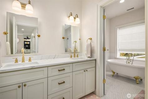 5721 65th Avenue NE Seattle WA 98105