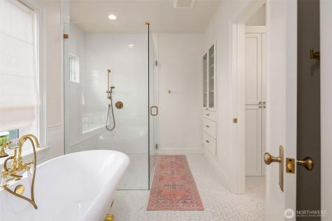 5721 65th Avenue NE Seattle WA 98105
