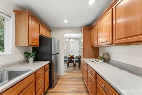 804 Lynnwood Avenue NE Renton WA 98056