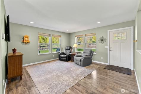 2081 Highway 153 Carlton WA 98814