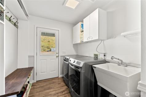 2081 Highway 153 Carlton WA 98814