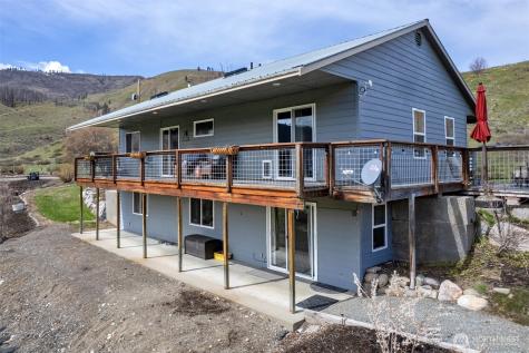 2081 Highway 153 Carlton WA 98814