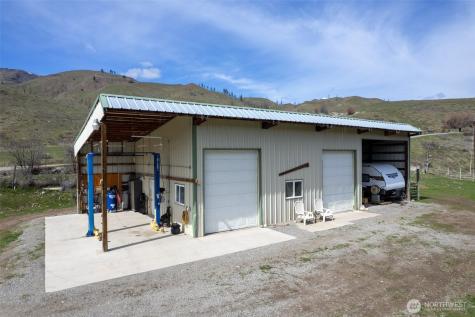 2081 Highway 153 Carlton WA 98814