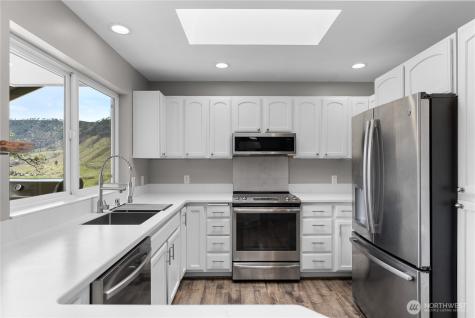 2081 Highway 153 Carlton WA 98814