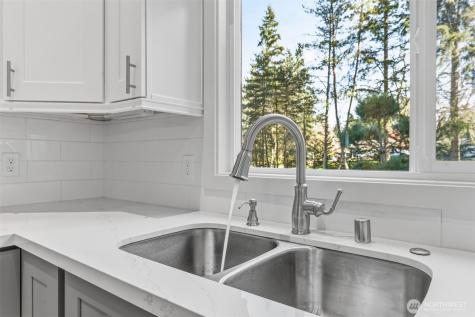 11785 Penny Place NE Bainbridge Island WA 98110