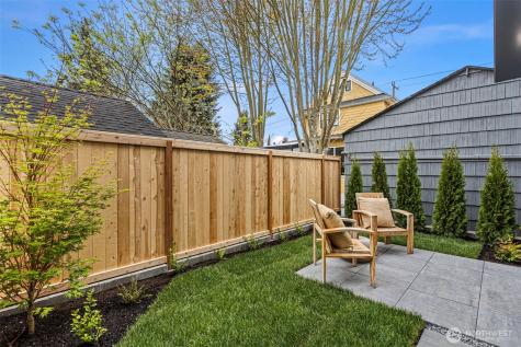 6747 Earl Avenue NW Seattle WA 98117