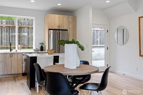 6747 Earl Avenue NW Seattle WA 98117