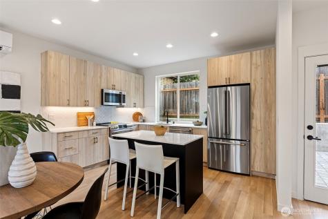 6747 Earl Avenue NW Seattle WA 98117