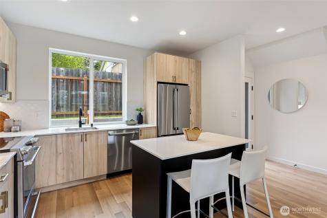 6747 Earl Avenue NW Seattle WA 98117