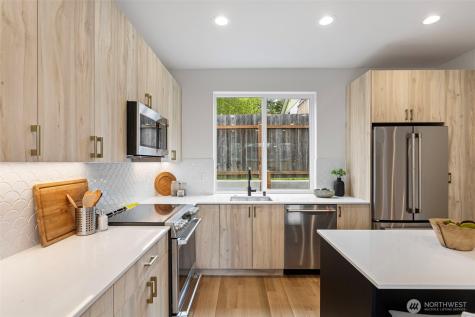 6747 Earl Avenue NW Seattle WA 98117