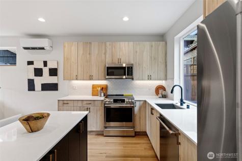6747 Earl Avenue NW Seattle WA 98117