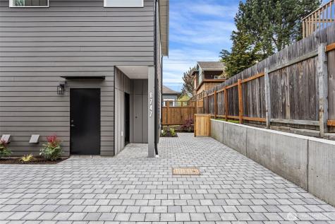 6747 Earl Avenue NW Seattle WA 98117
