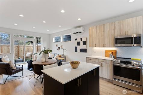 6747 Earl Avenue NW Seattle WA 98117