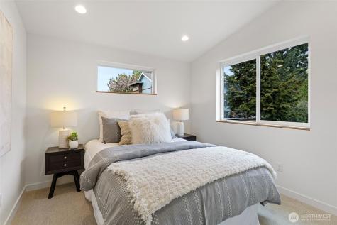 6747 Earl Avenue NW Seattle WA 98117