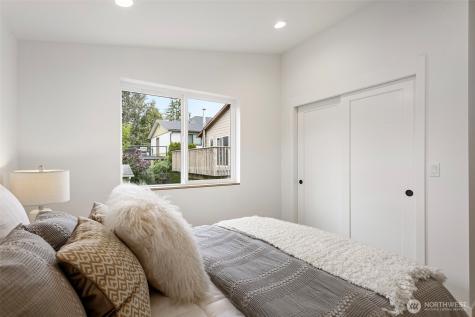6747 Earl Avenue NW Seattle WA 98117