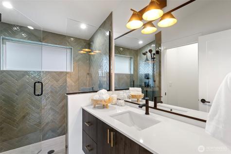 6747 Earl Avenue NW Seattle WA 98117
