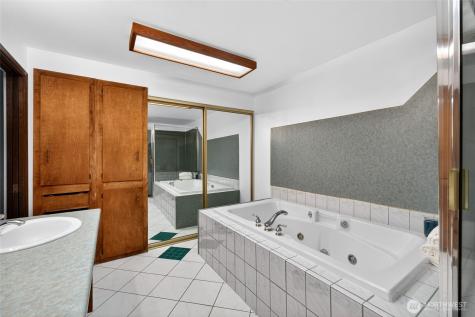 4815 West Tapps Dr East Lake Tapps WA 98391