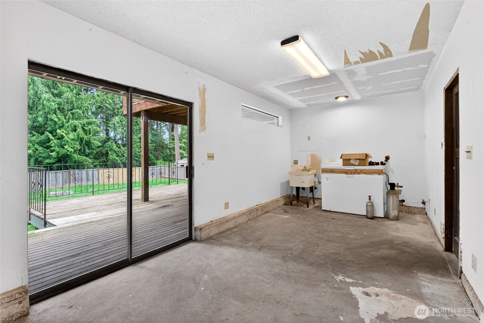 4815 West Tapps Dr East Lake Tapps WA 98391