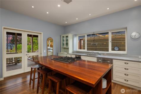 4712 SW Brace Point Drive Seattle WA 98136