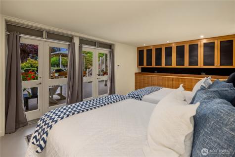 4712 SW Brace Point Drive Seattle WA 98136